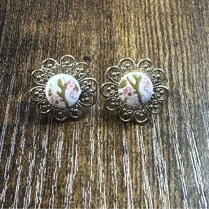 Vintage Gold Tone Button Stud Flower Floral Rose Design Clip on Earrings